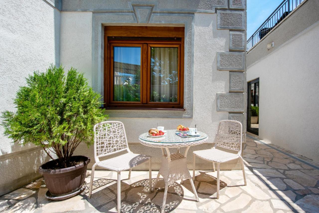 Santorini Apart Hotel Krasići Dış mekan fotoğraf