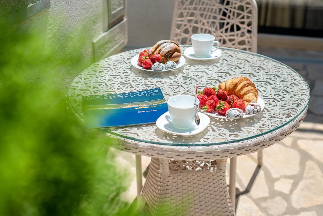Santorini Apart Hotel Krasići Dış mekan fotoğraf