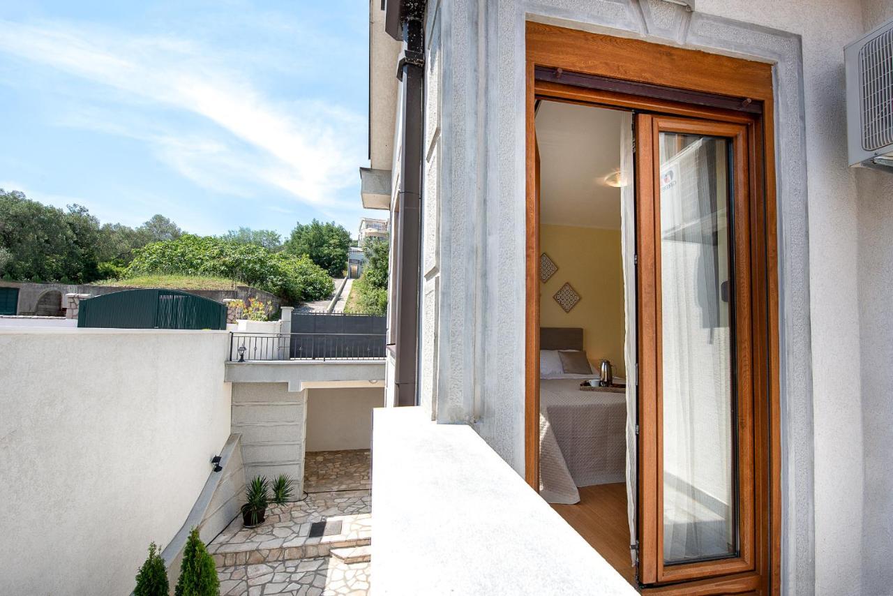 Santorini Apart Hotel Krasići Dış mekan fotoğraf