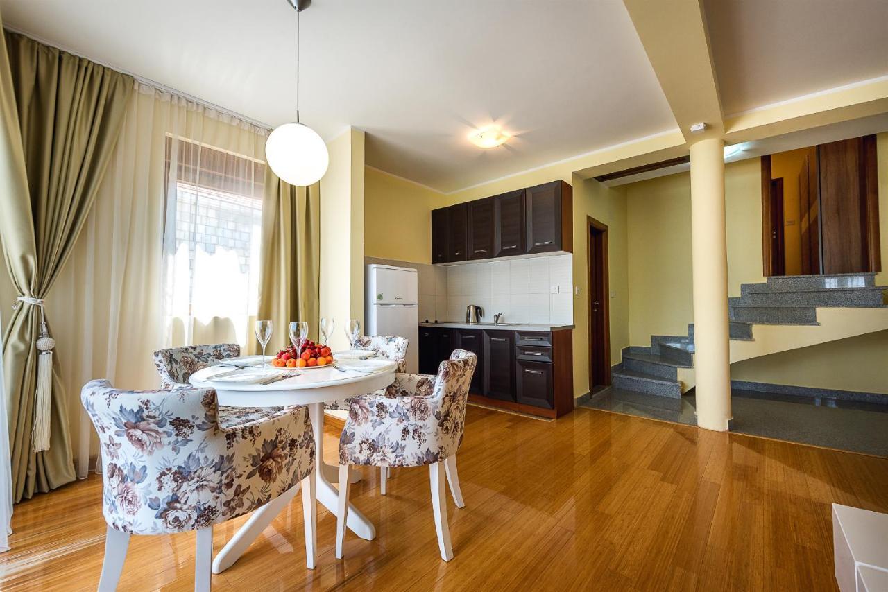 Santorini Apart Hotel Krasići Dış mekan fotoğraf