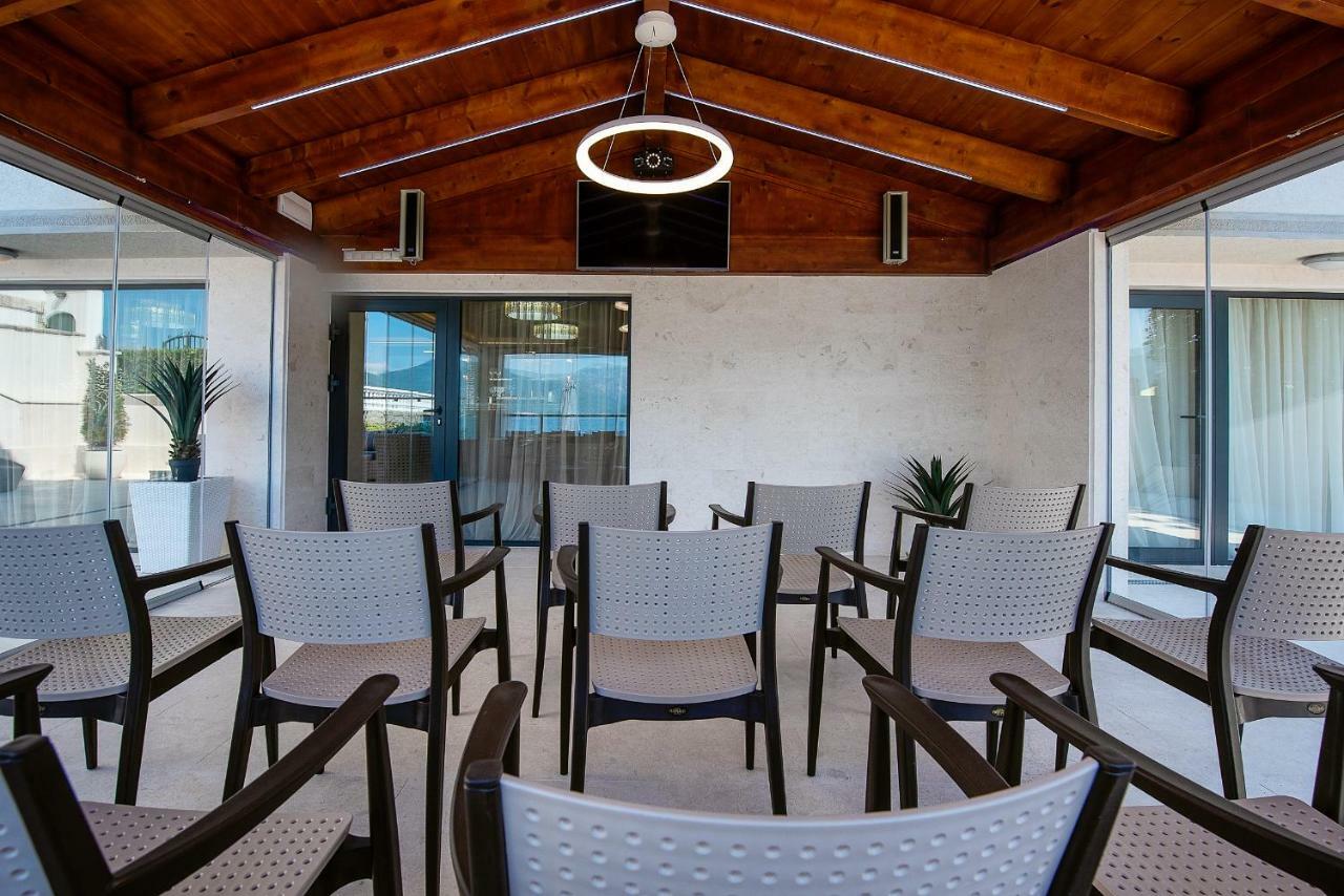 Santorini Apart Hotel Krasići Dış mekan fotoğraf
